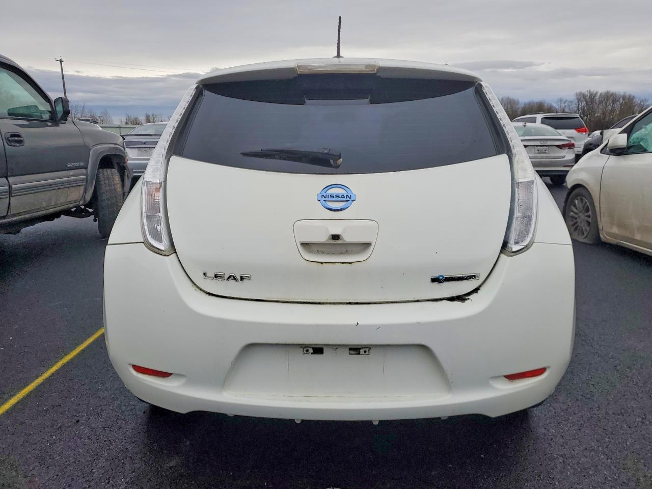 2016 NISSAN LEAF