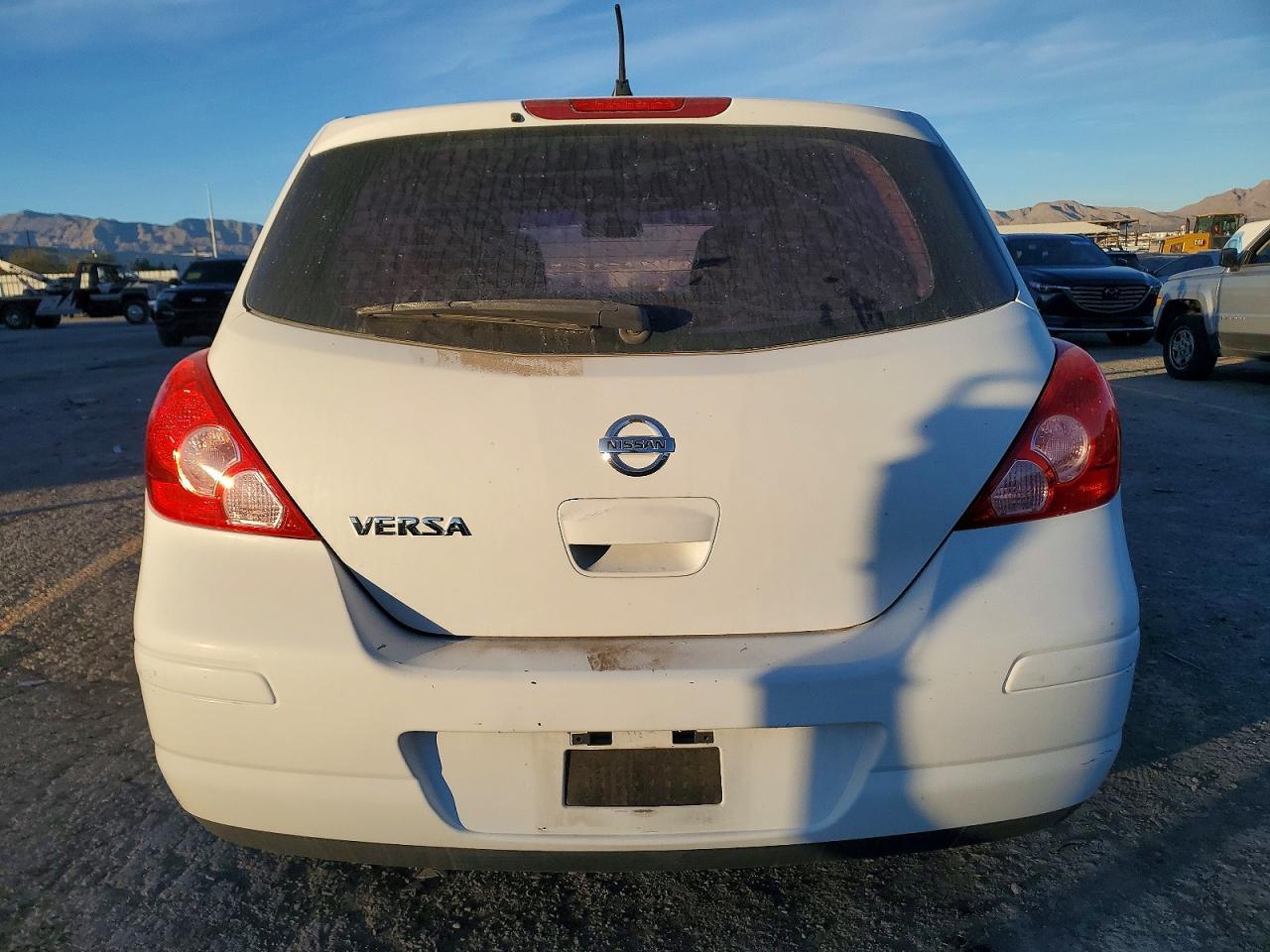 2011 NISSAN VERSA