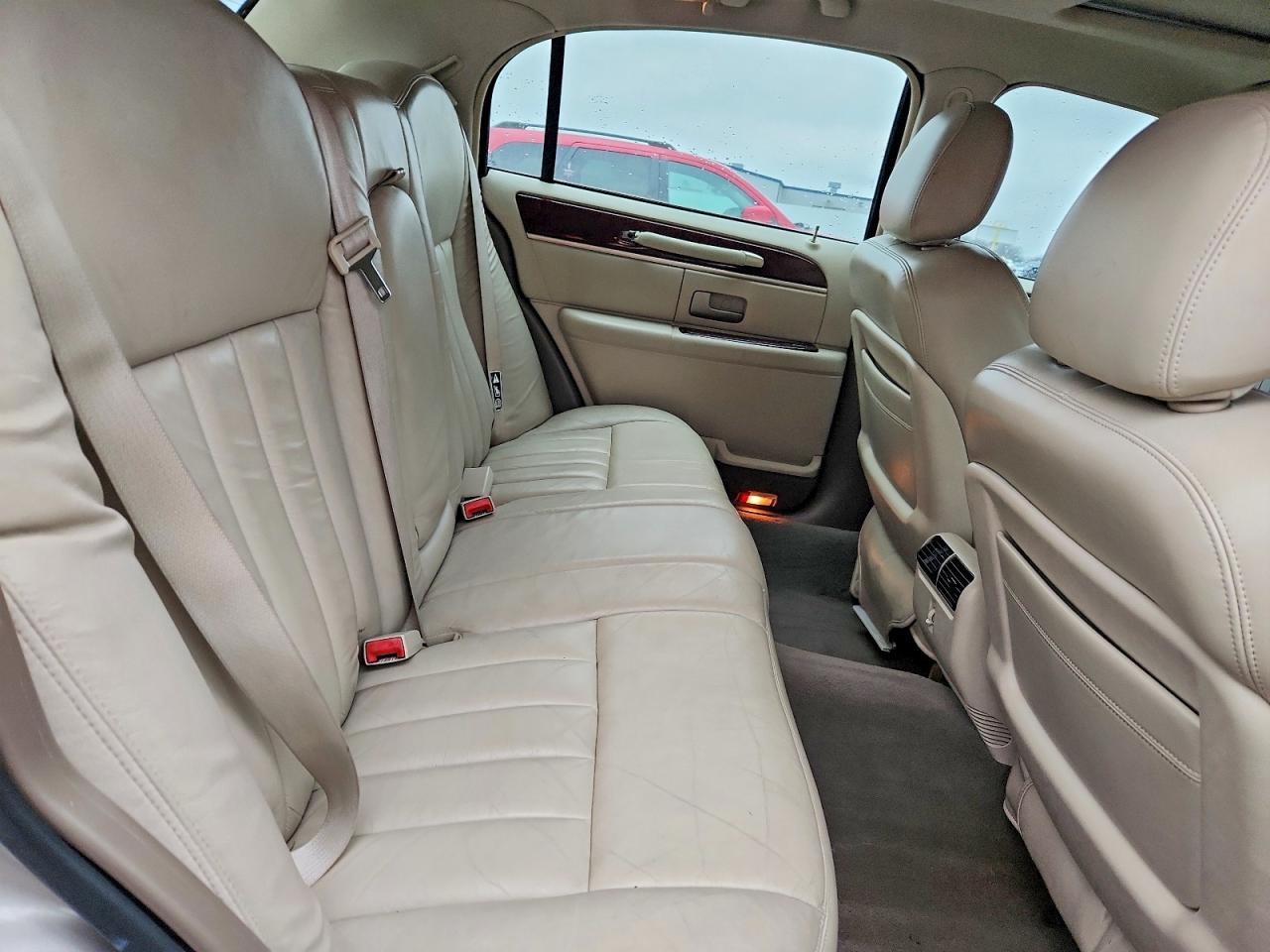 2003 LINCOLN Town Car