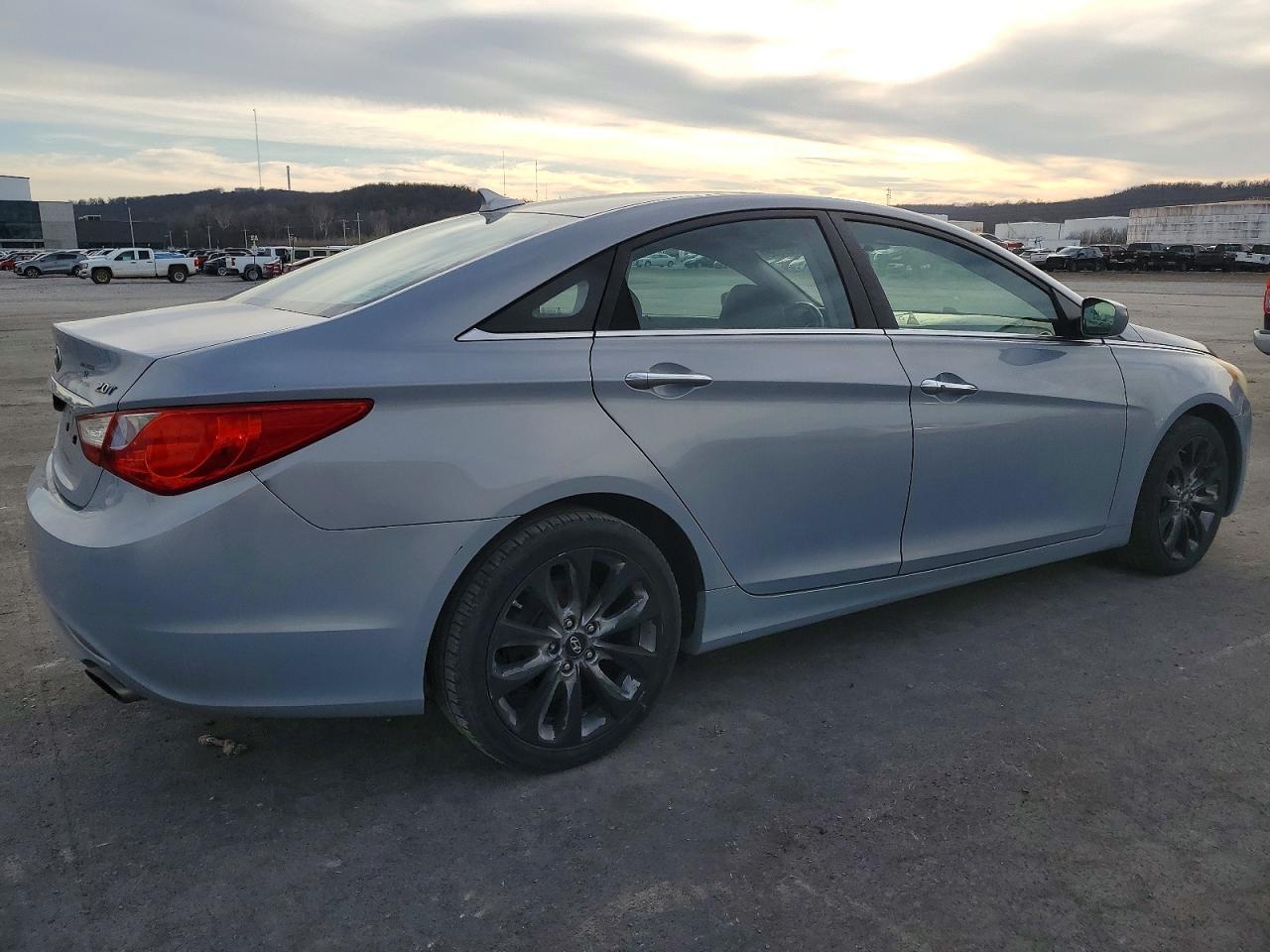 2011 HYUNDAI SONATA