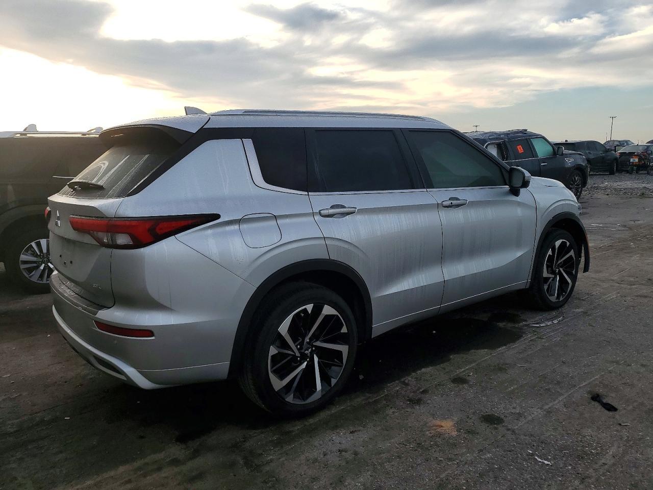2023 MITSUBISHI outlander