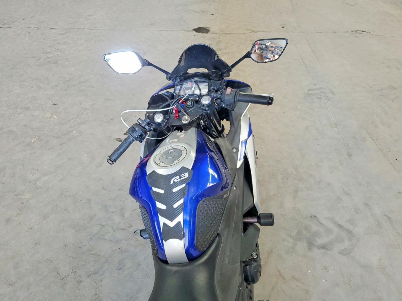 2015 YAMAHA YZFR3
