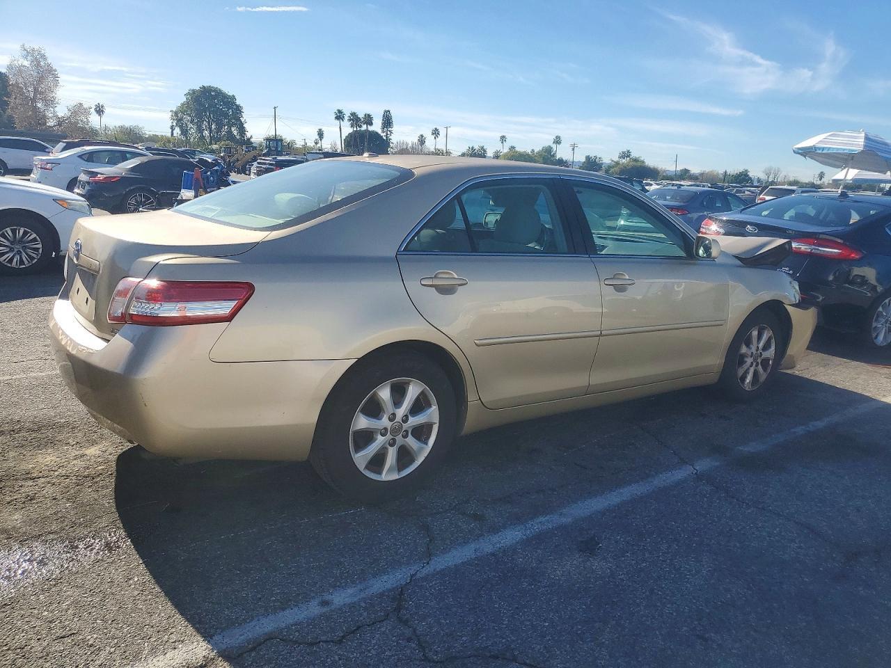 2011 TOYOTA CAMRY