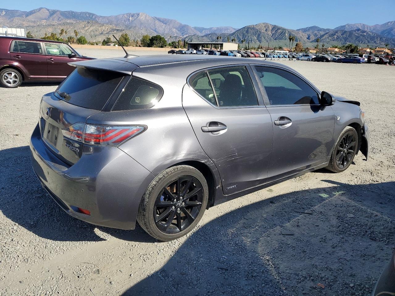 2013 LEXUS CT 200