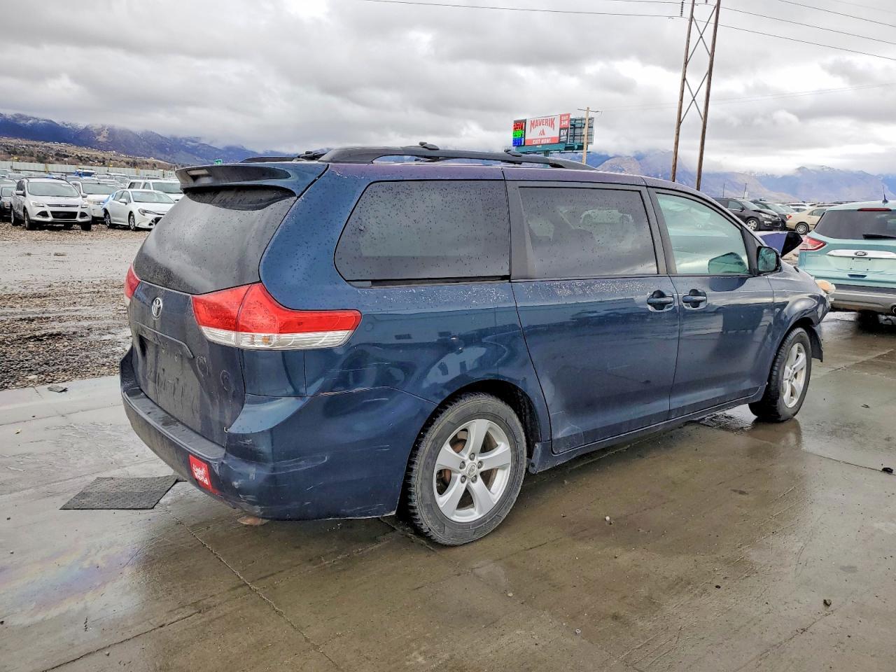 2012 TOYOTA SIENNA