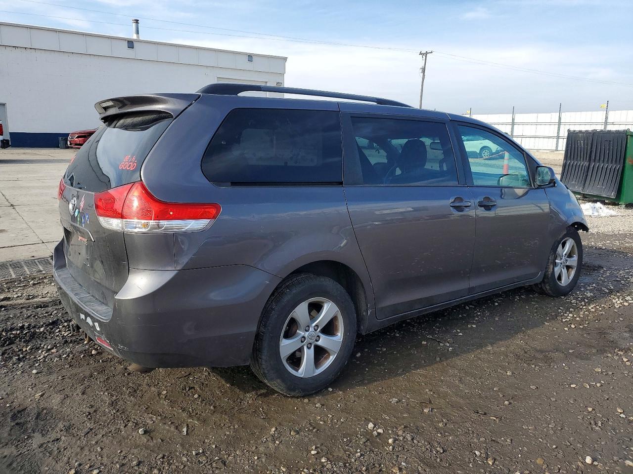 2013 TOYOTA SIENNA