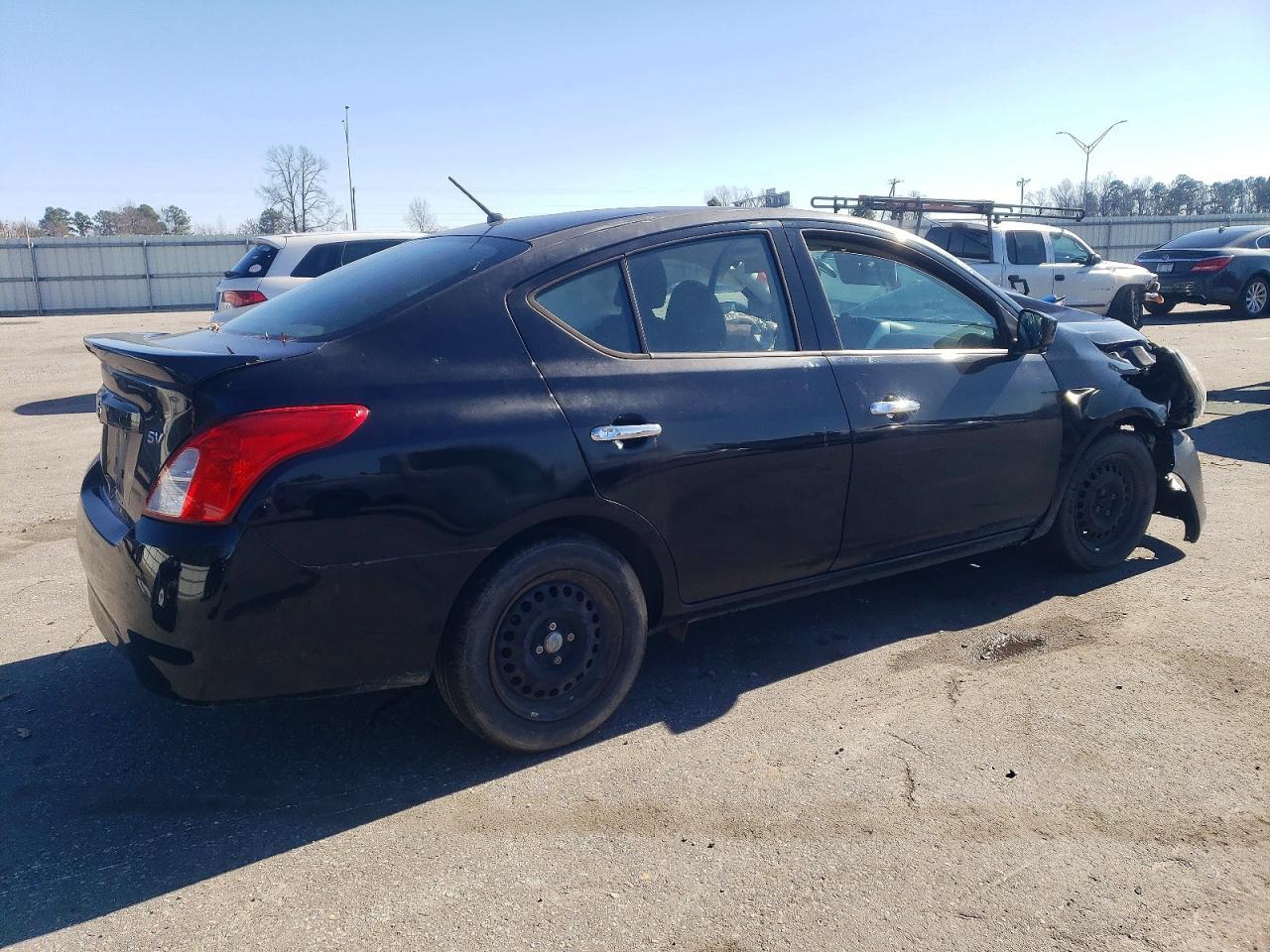 2017 NISSAN VERSA
