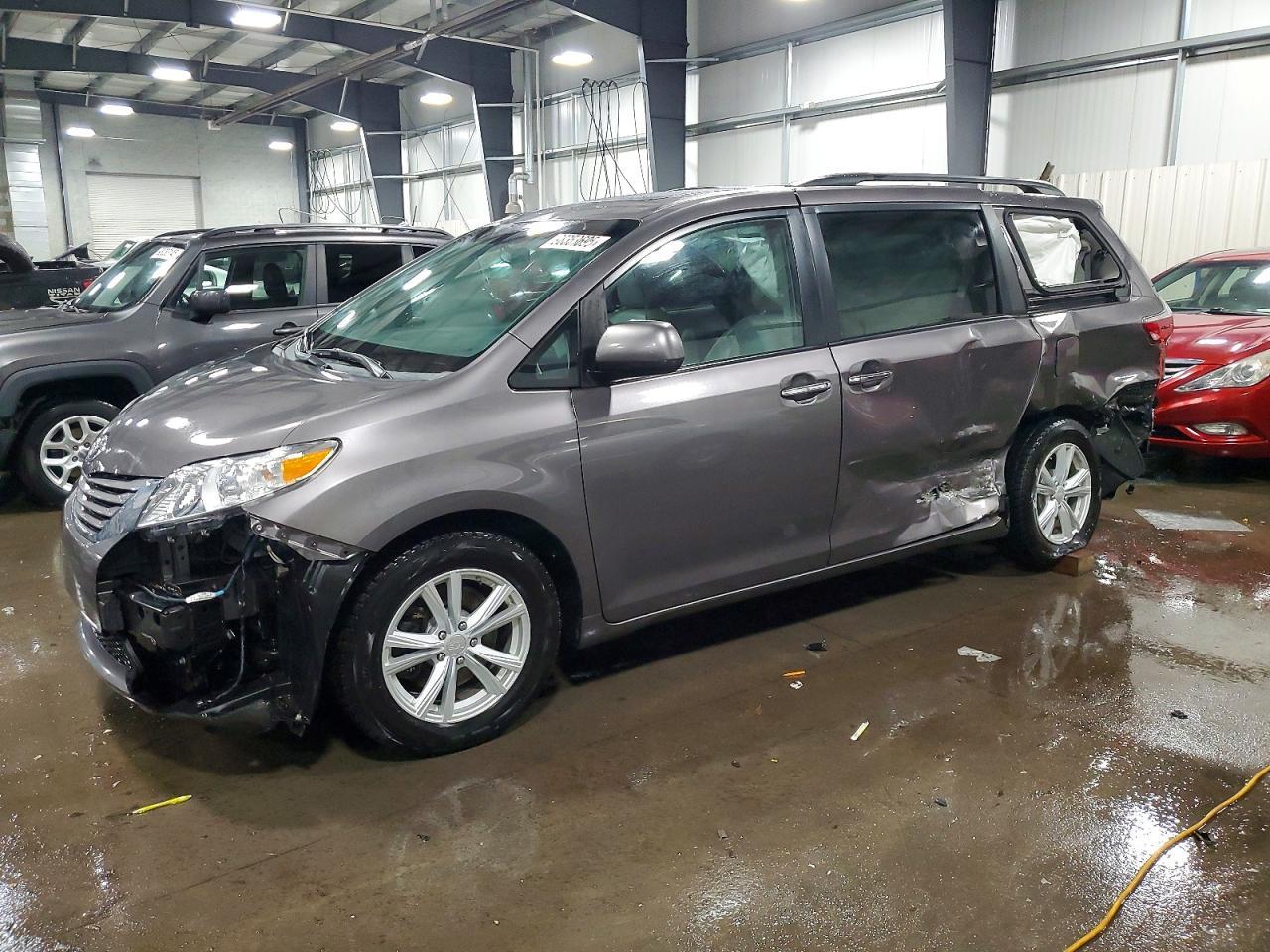 2015 TOYOTA SIENNA