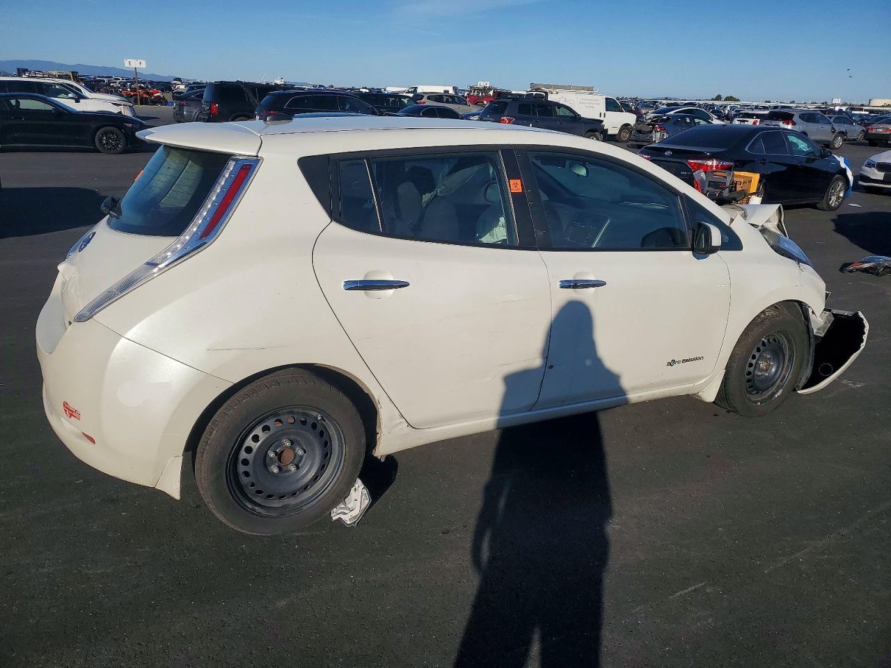 2016 NISSAN LEAF