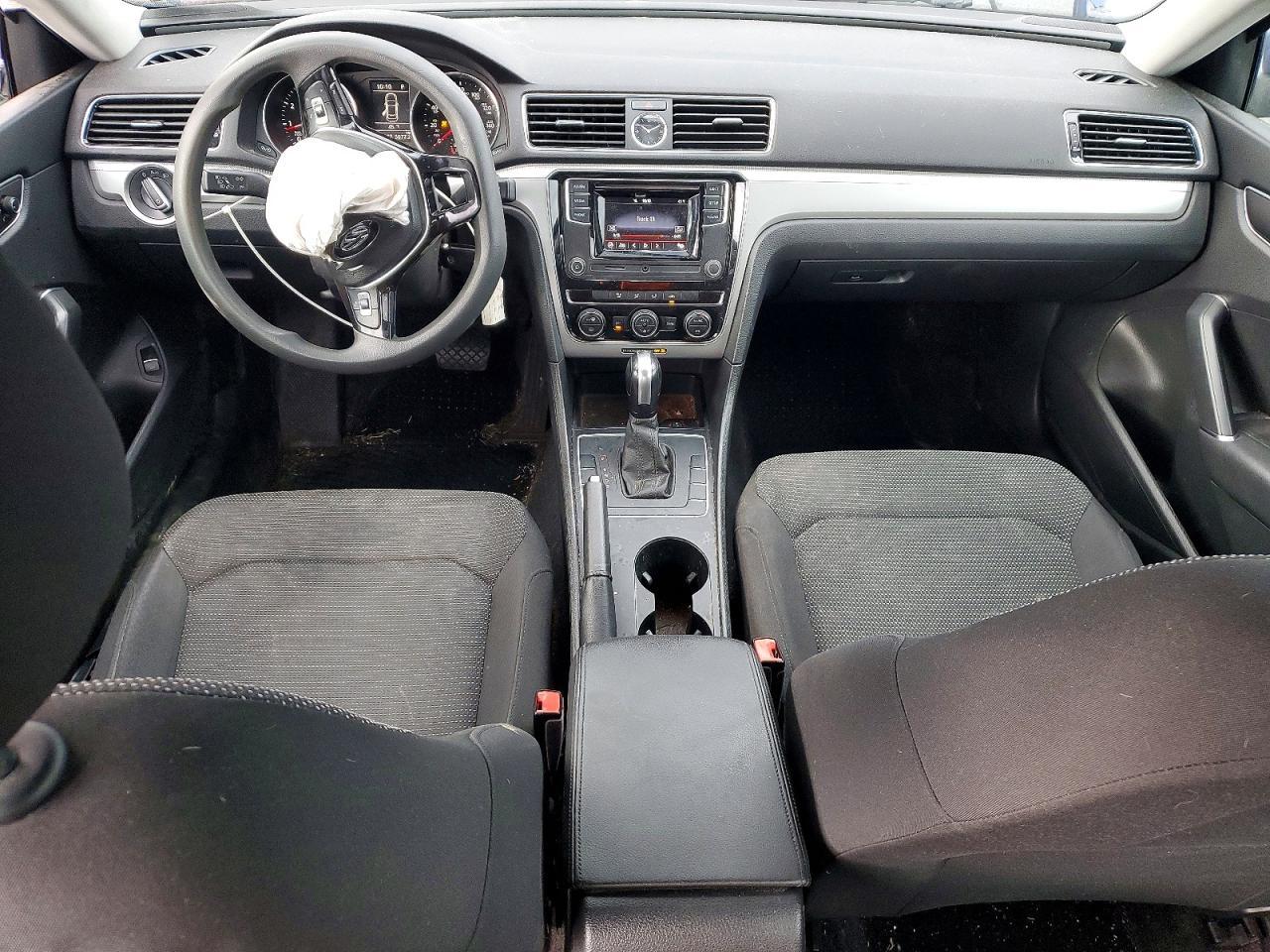 2016 VOLKSWAGEN Passat