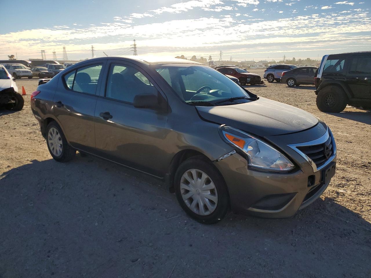 2015 NISSAN VERSA