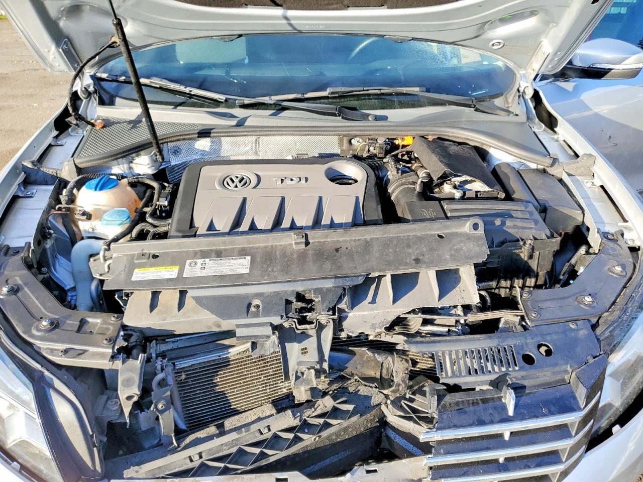 2014 VOLKSWAGEN Passat