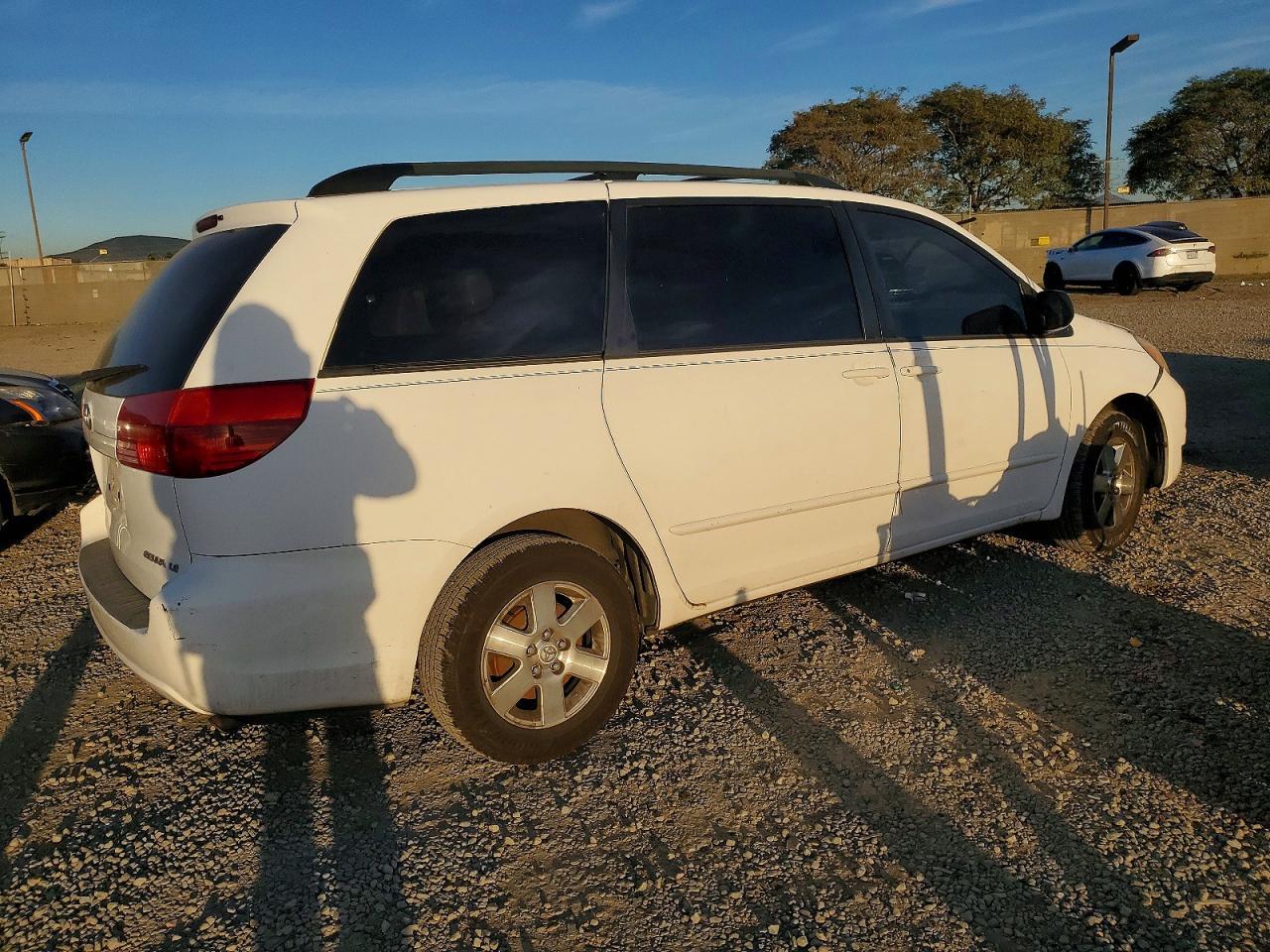 2004 TOYOTA SIENNA