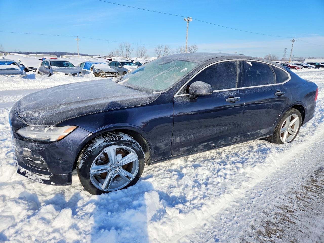 2017 VOLVO S90