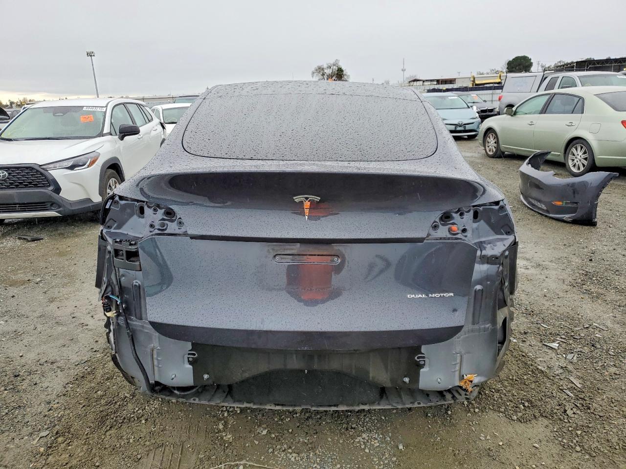 2024 TESLA MODEL Y