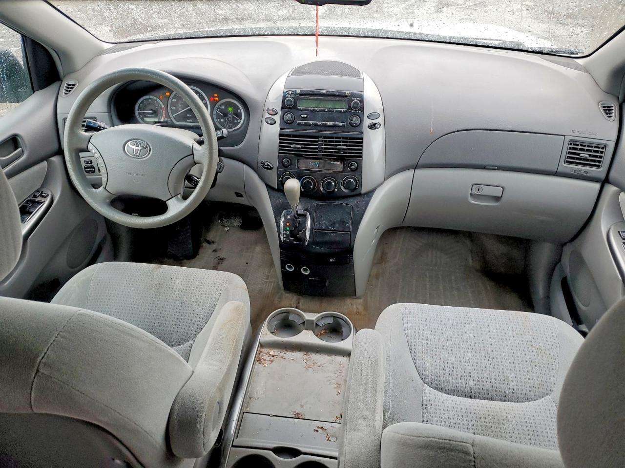 2010 TOYOTA SIENNA