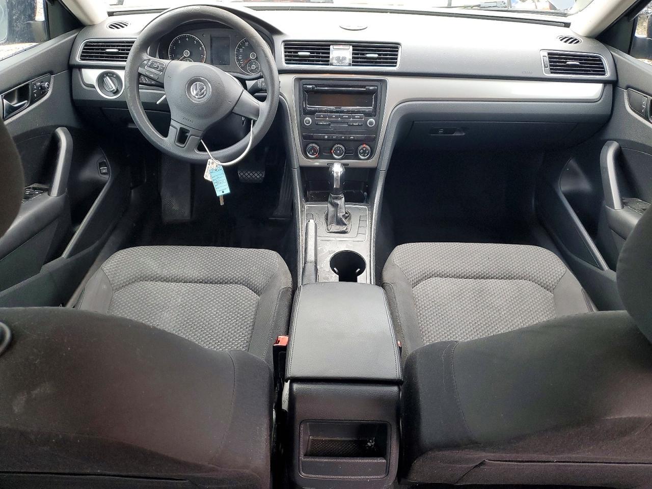 2013 VOLKSWAGEN Passat