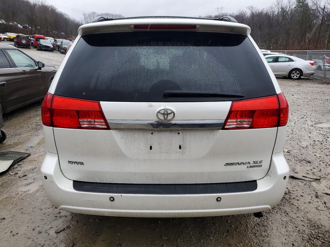 2004 TOYOTA SIENNA