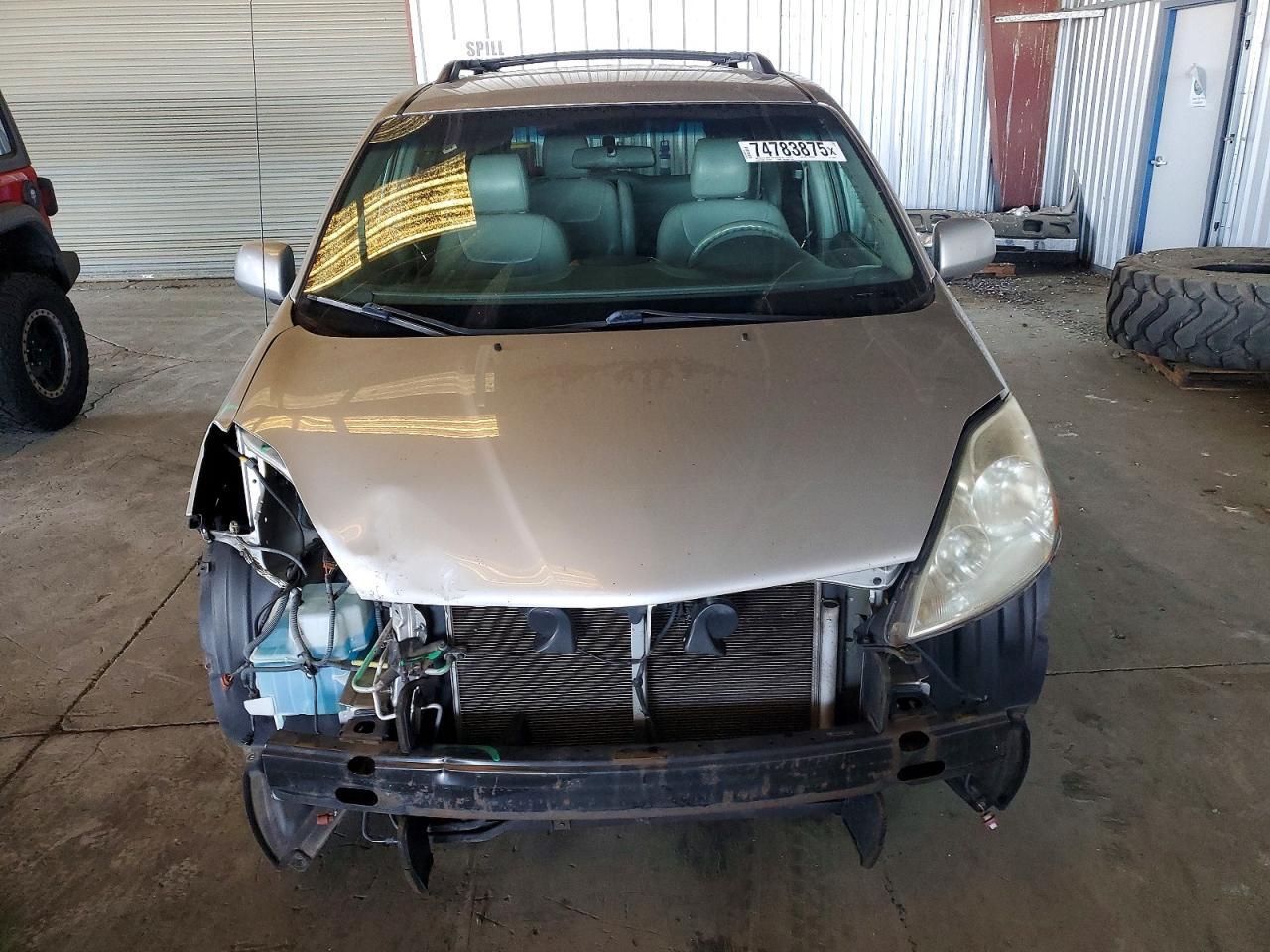 2010 TOYOTA SIENNA