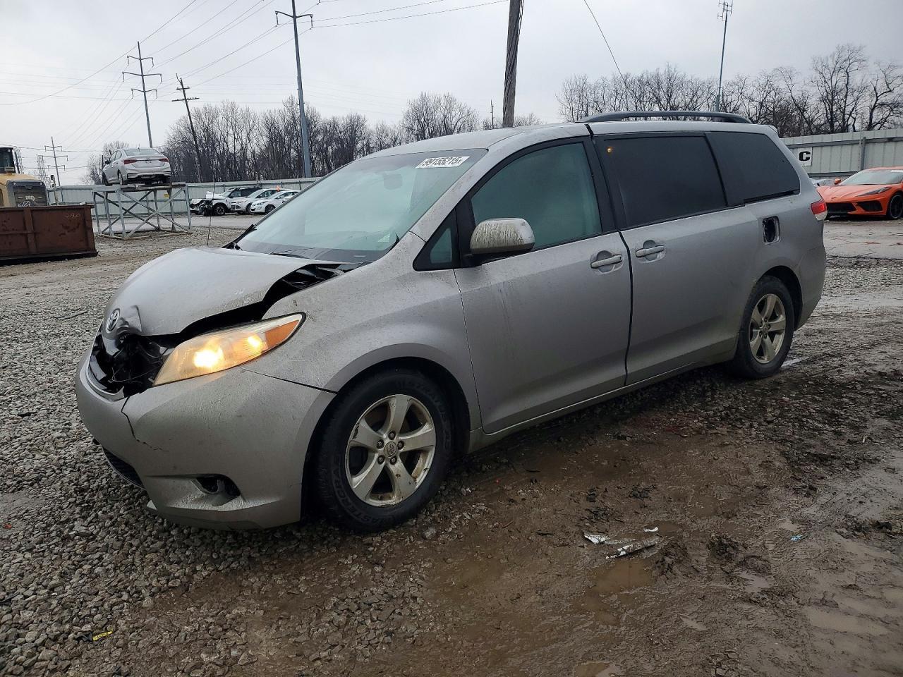 2011 TOYOTA SIENNA