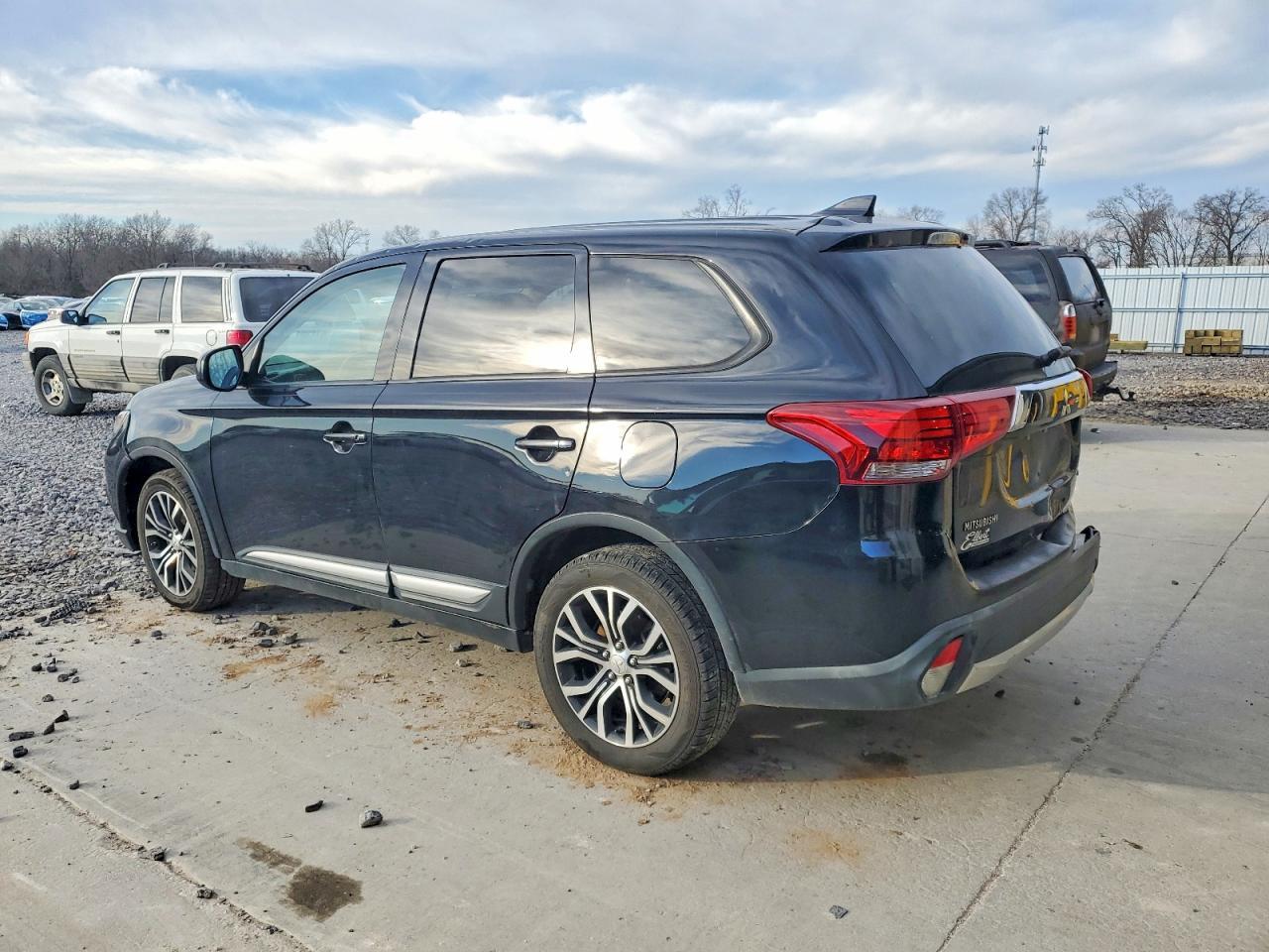 2017 MITSUBISHI outlander