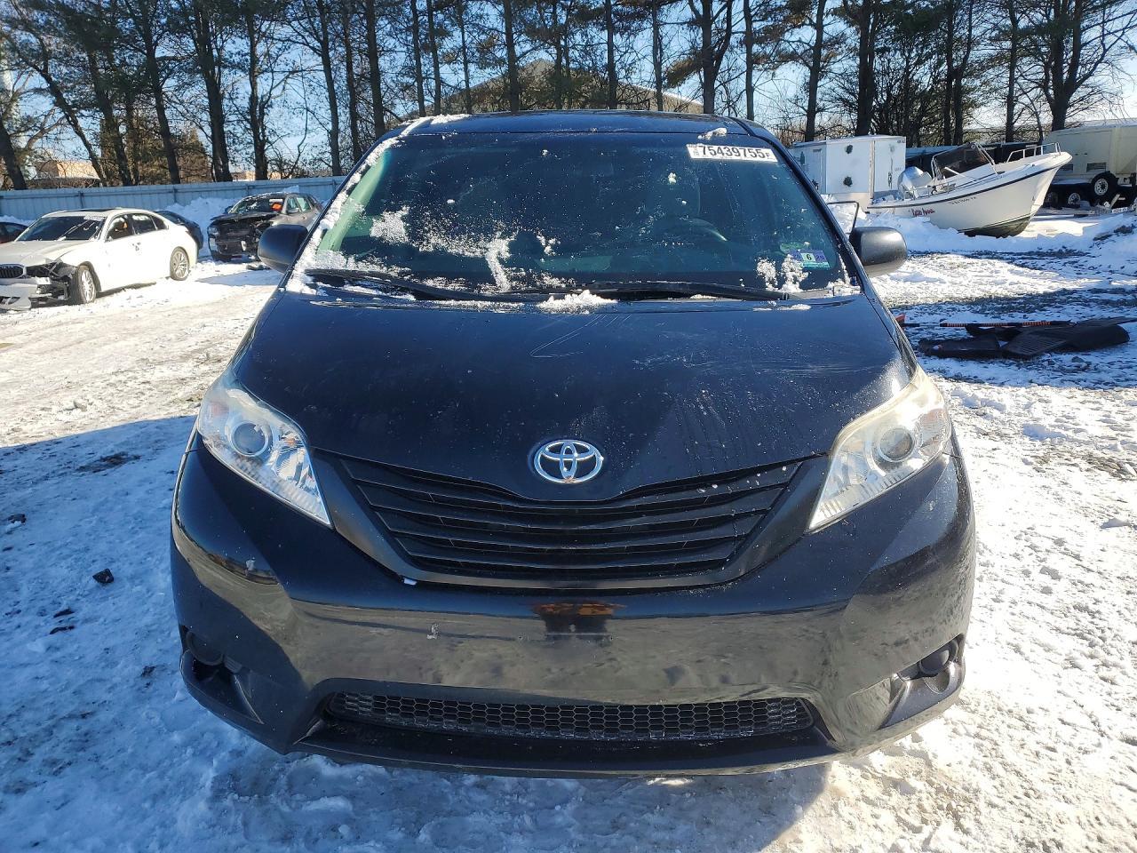 2017 TOYOTA SIENNA