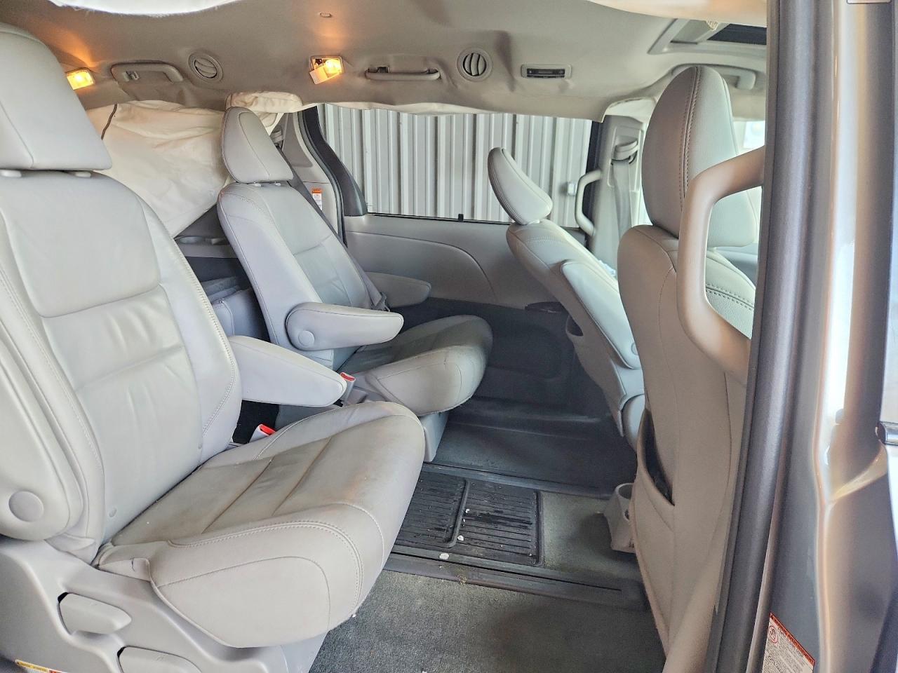 2015 TOYOTA SIENNA