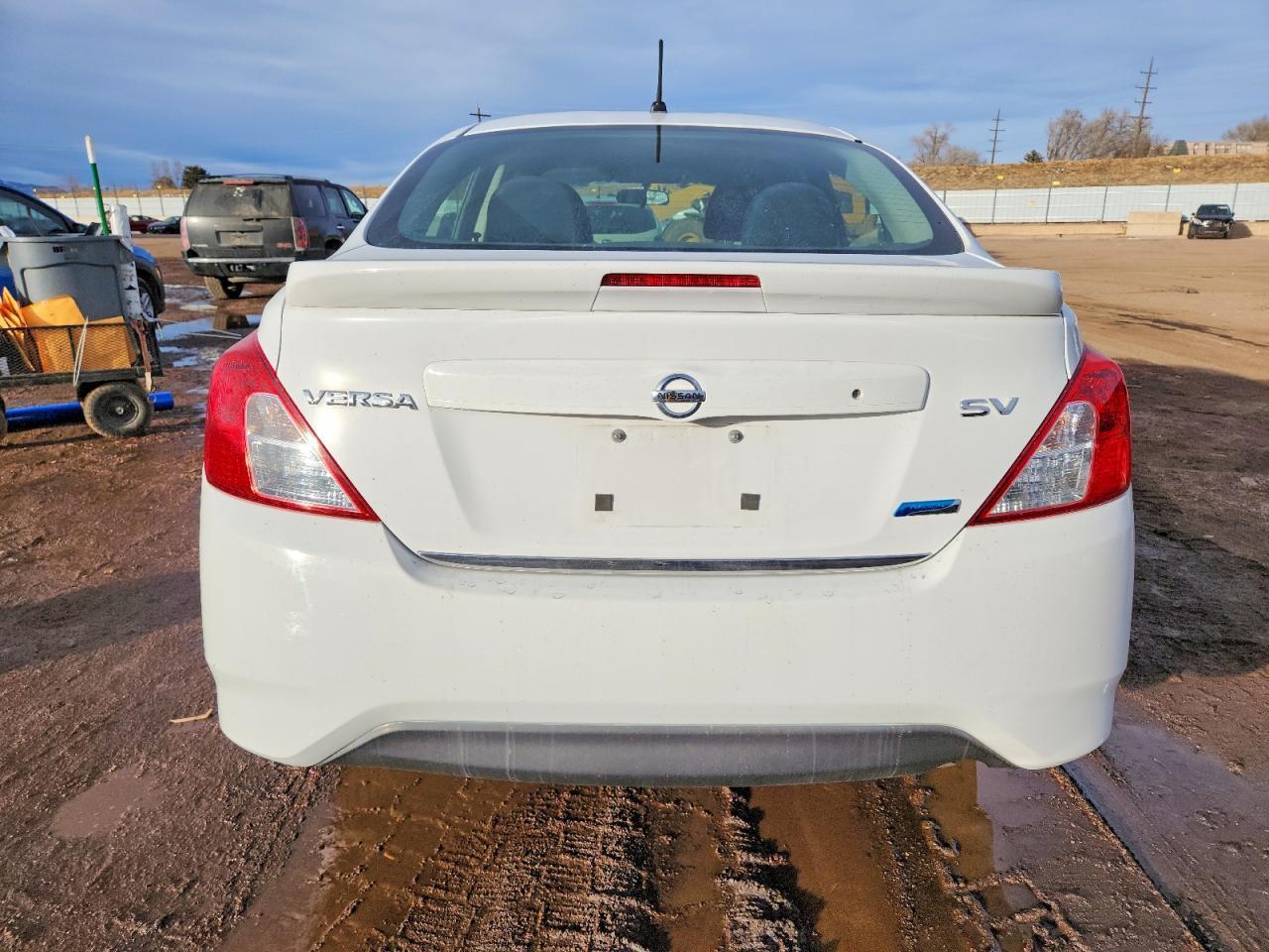 2015 NISSAN VERSA