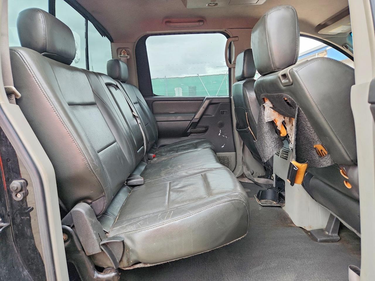 2004 NISSAN Titan