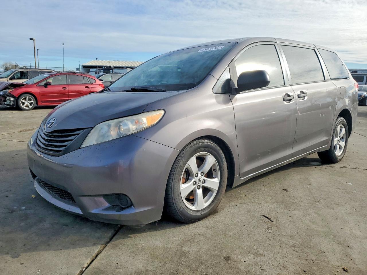 2013 TOYOTA SIENNA