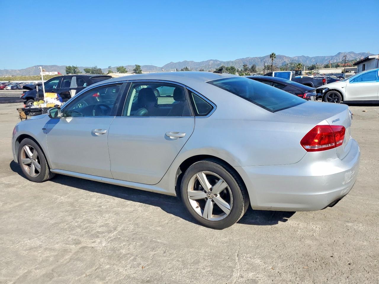 2015 VOLKSWAGEN Passat