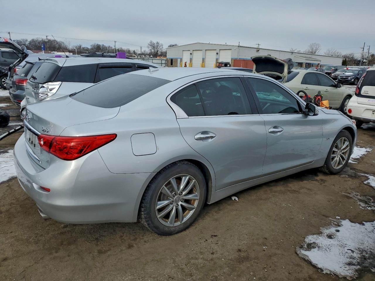 2016 INFINITI Q50