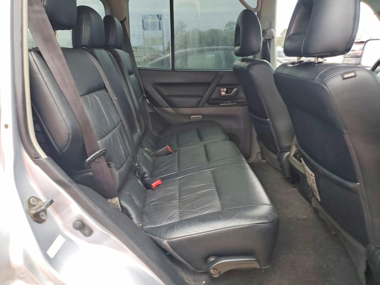2004 MITSUBISHI Montero