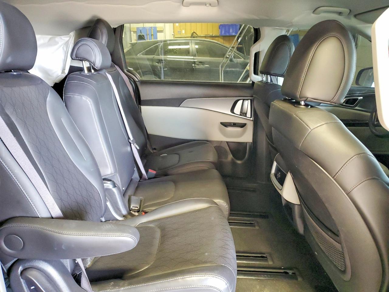 2023 KIA Carnival