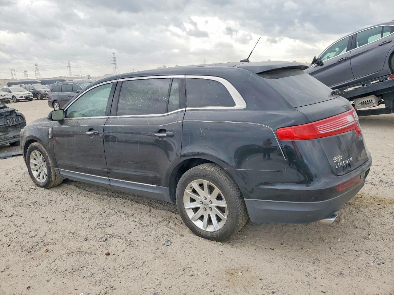 2016 LINCOLN MKT