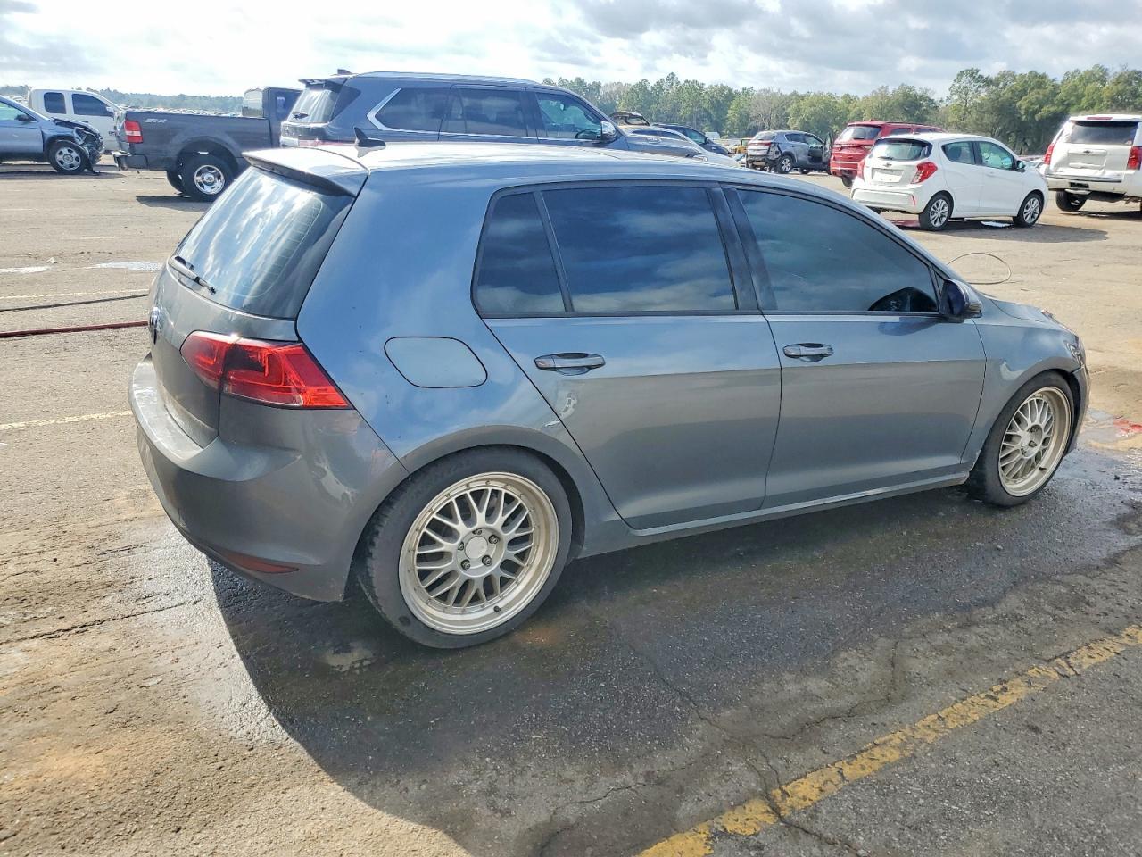 2015 VOLKSWAGEN GOLF