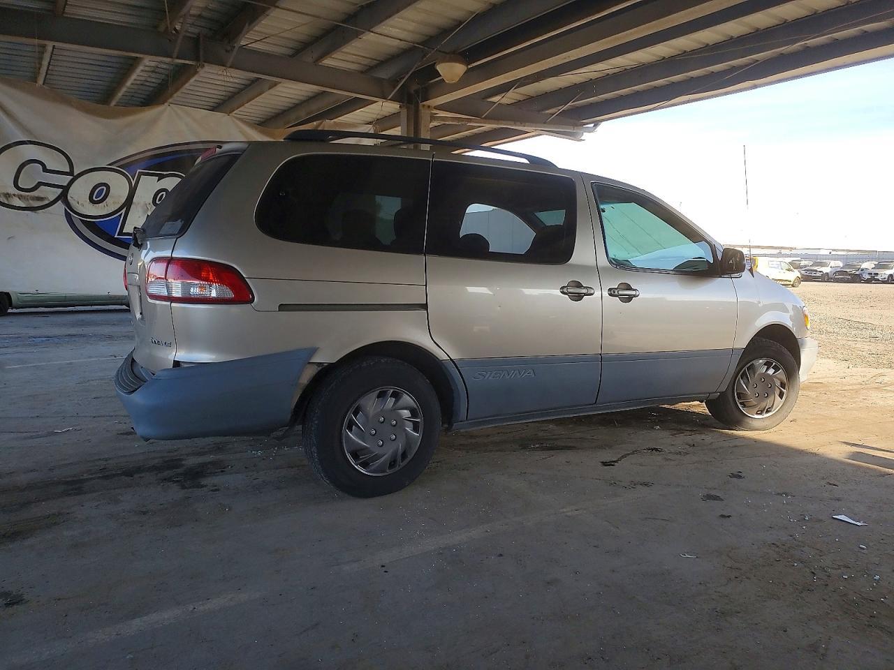 2002 TOYOTA SIENNA