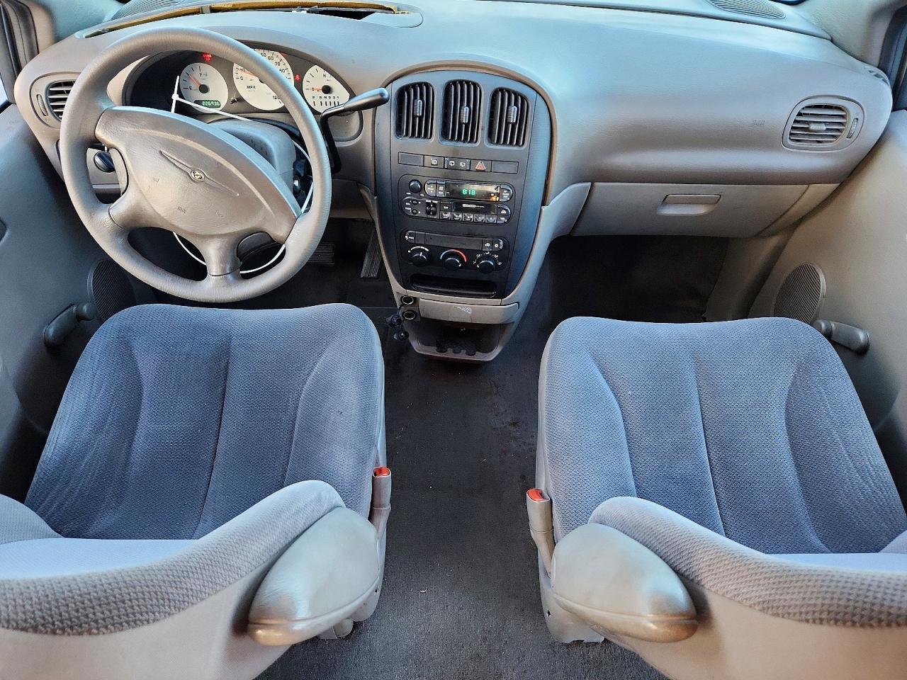 2001 CHRYSLER Voyager