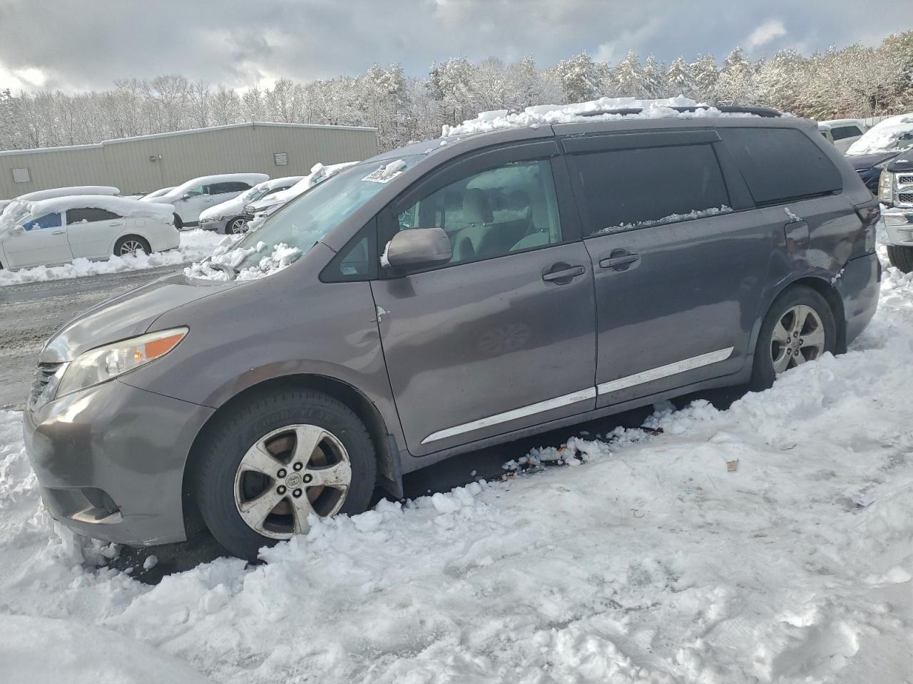 2017 TOYOTA SIENNA