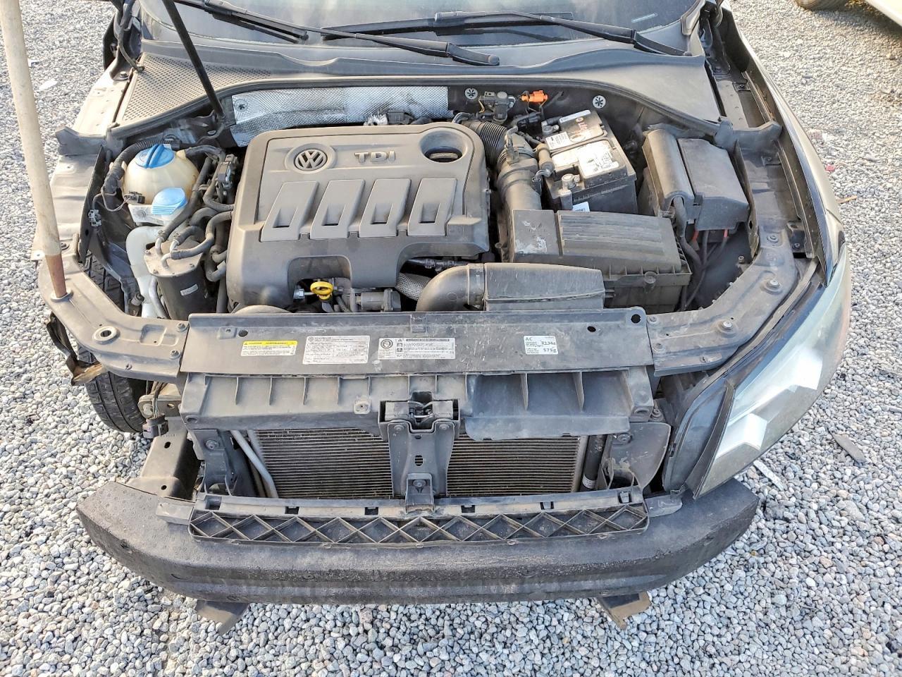 2014 VOLKSWAGEN Passat