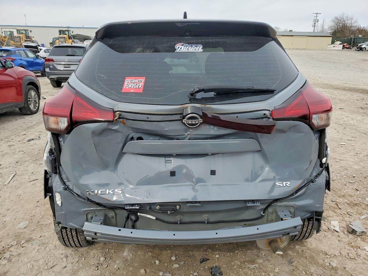 2024 NISSAN KICKS