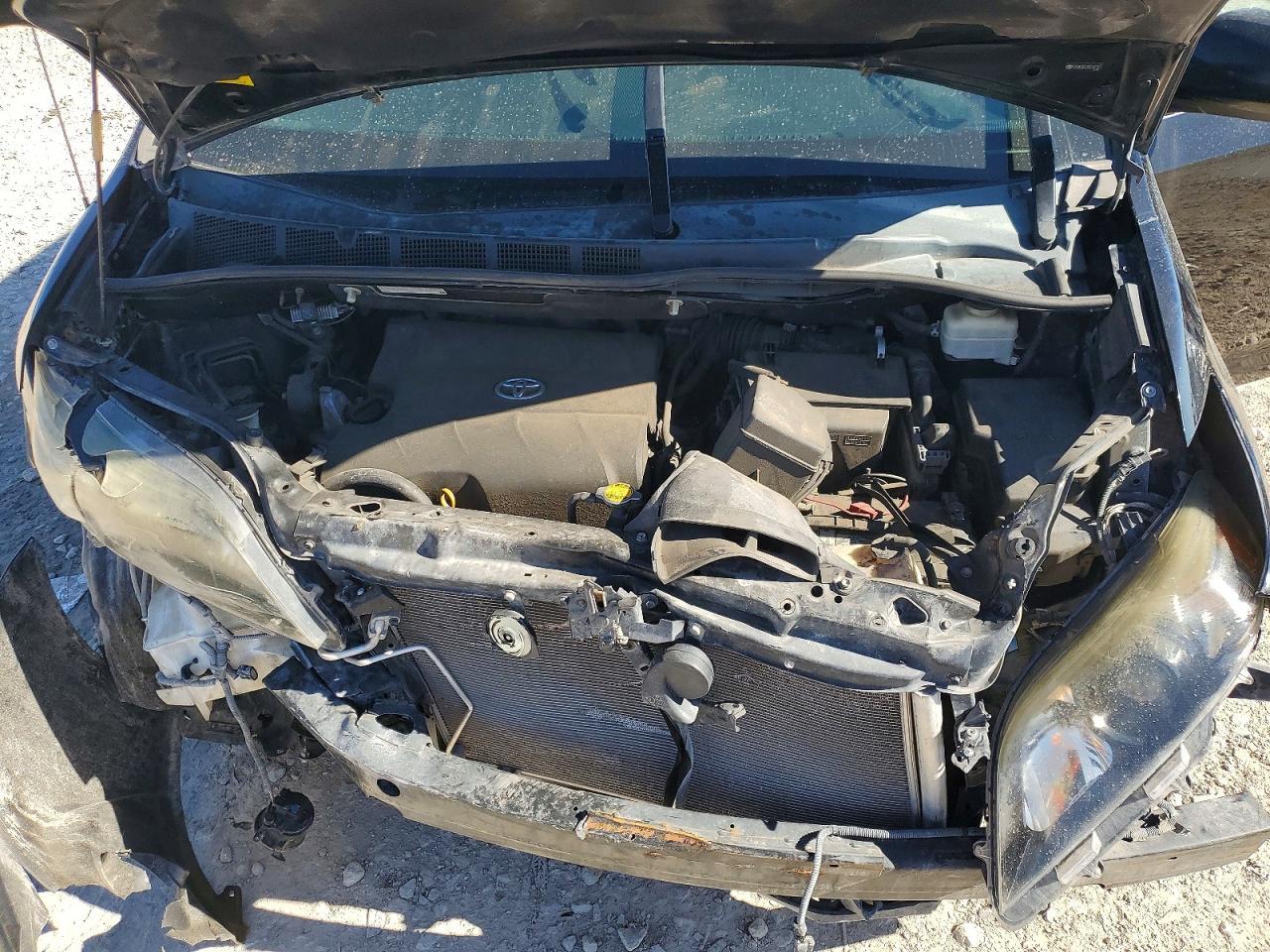 2011 TOYOTA SIENNA