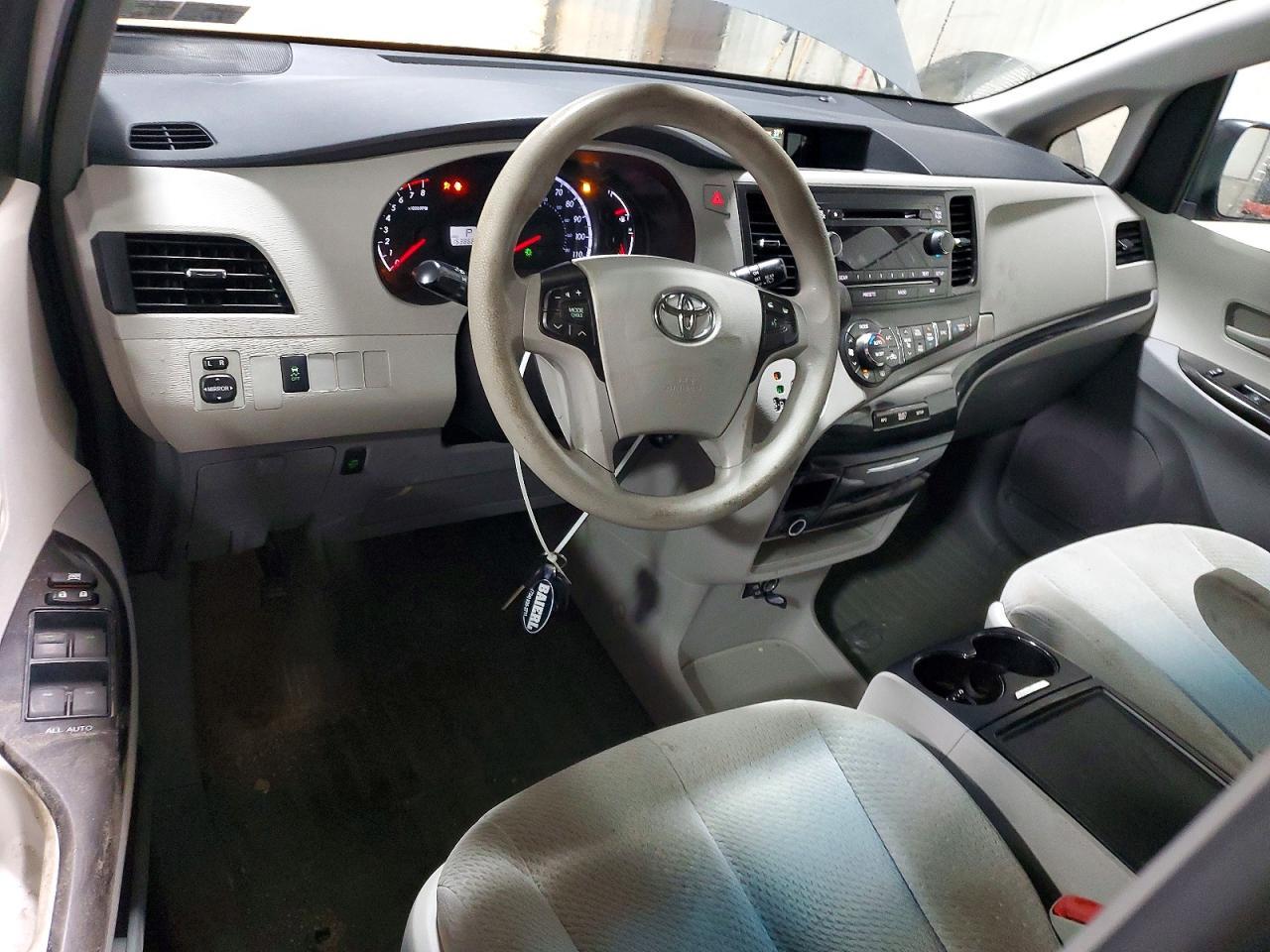 2014 TOYOTA SIENNA