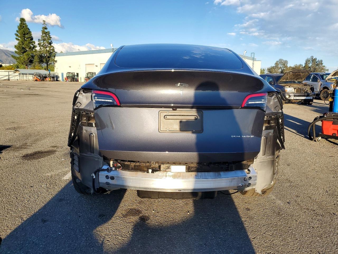 2024 TESLA MODEL Y