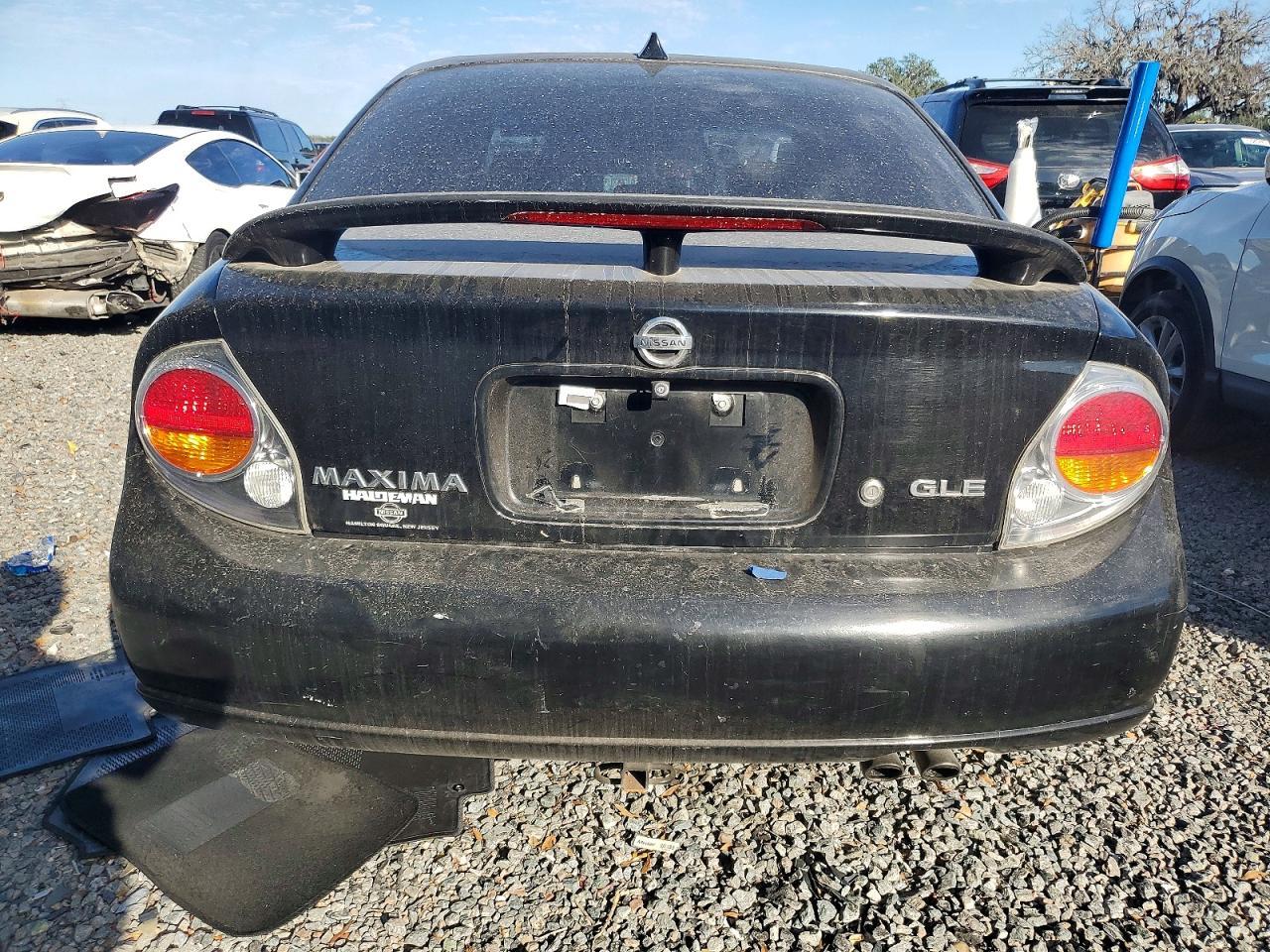 2002 NISSAN Maxima