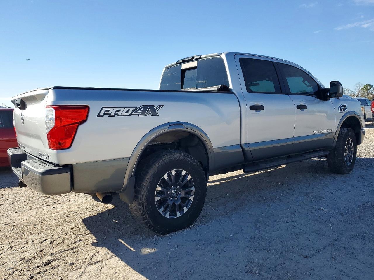 2016 NISSAN Titan