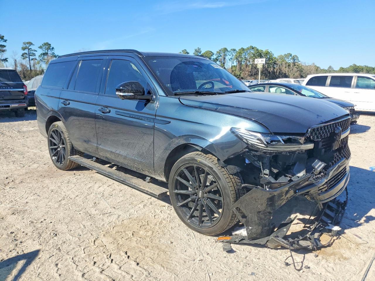 2025 LINCOLN Navigator