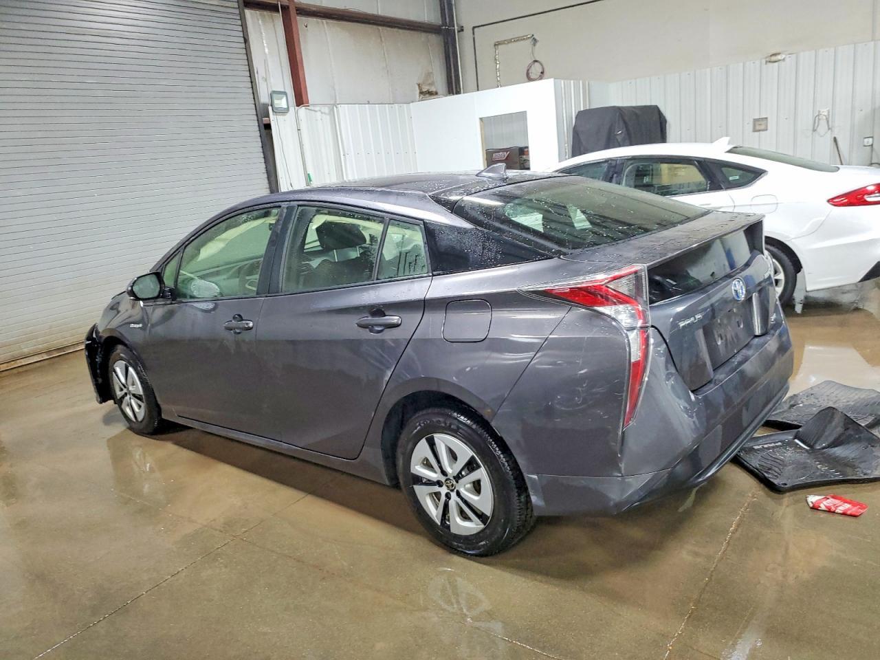 2016 TOYOTA PRIUS