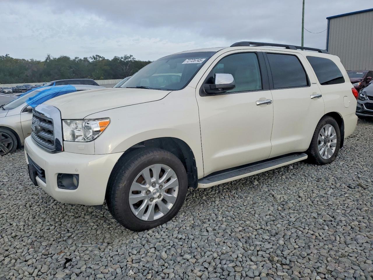 2013 TOYOTA Sequoia
