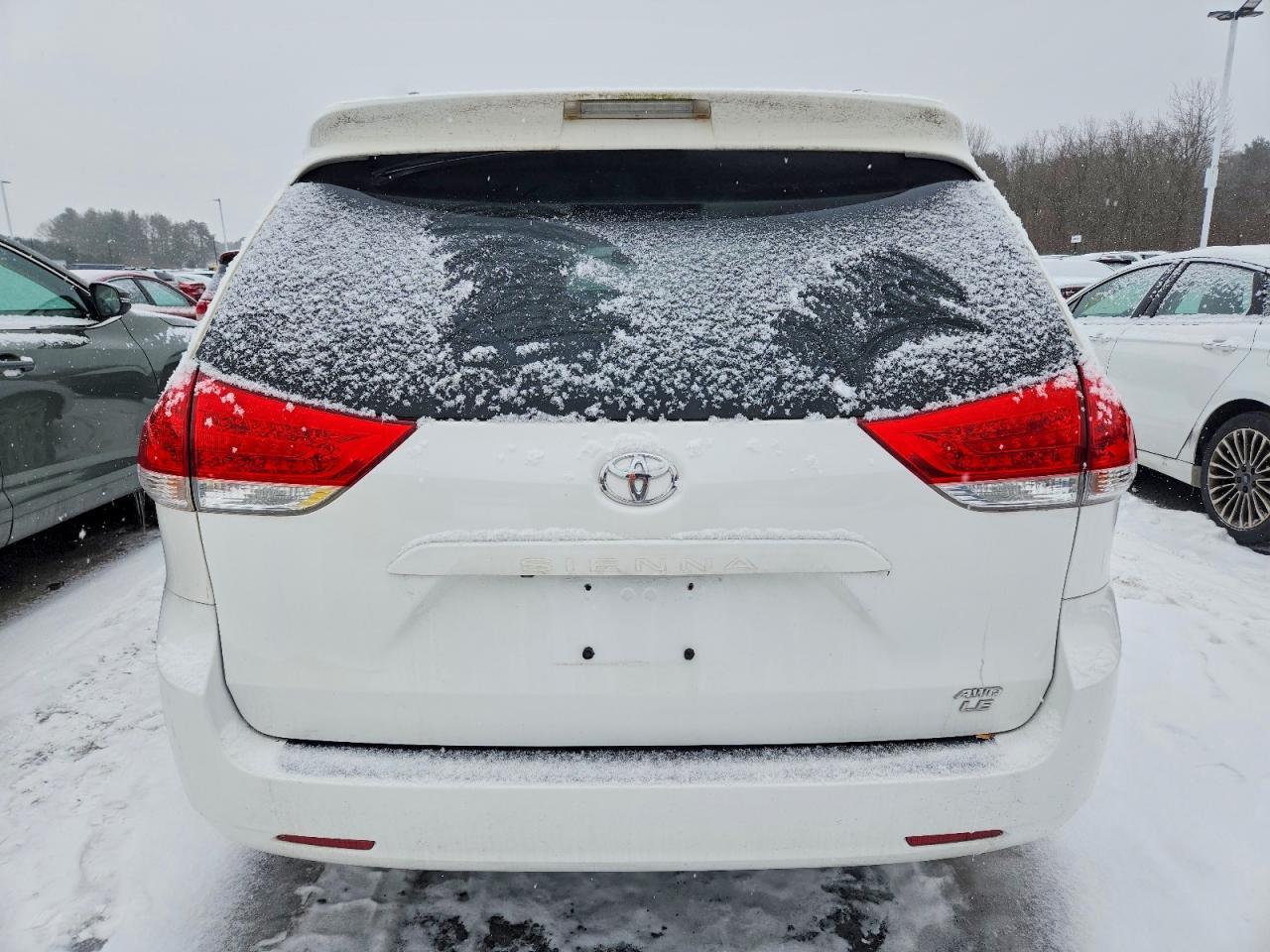 2012 TOYOTA SIENNA